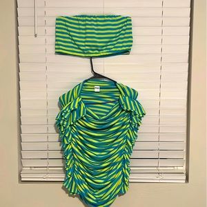 Tube with ruffle stretchy skirt